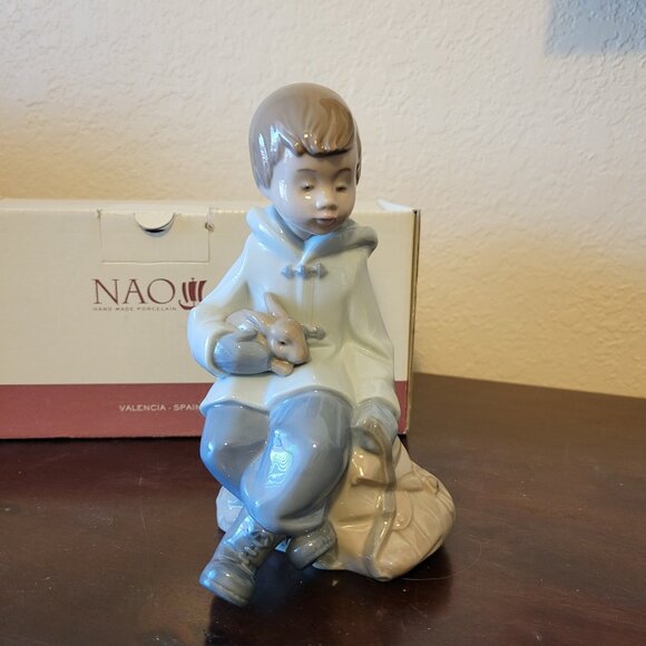 Nao Lladró Porcelain Figurine Boy "Resting on Excursion” #1037 - Picture 1 of 12